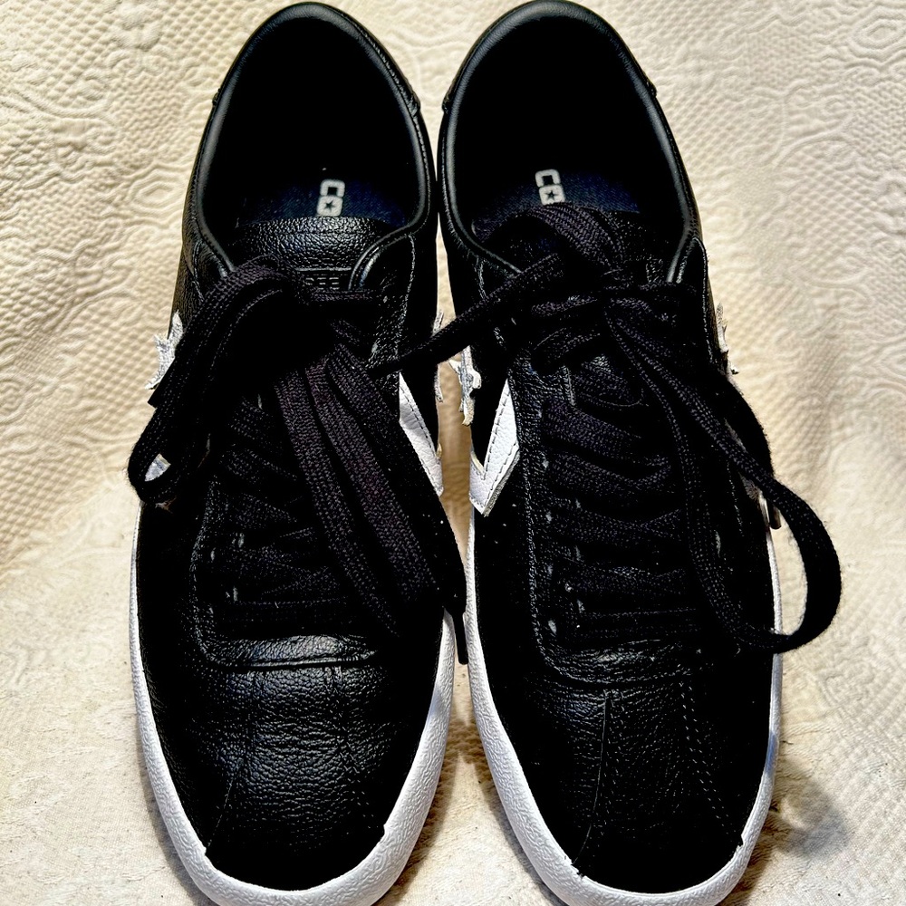 Converse All Stars sneakers, leather, very good condition, worn twice.
